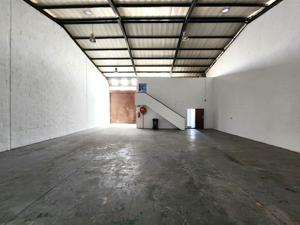 260  m² Industrial space in Killarney Gardens photo number 2