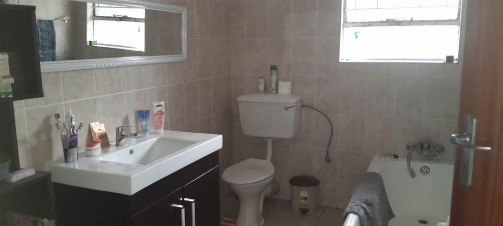 4 Bed House in Secunda photo number 12