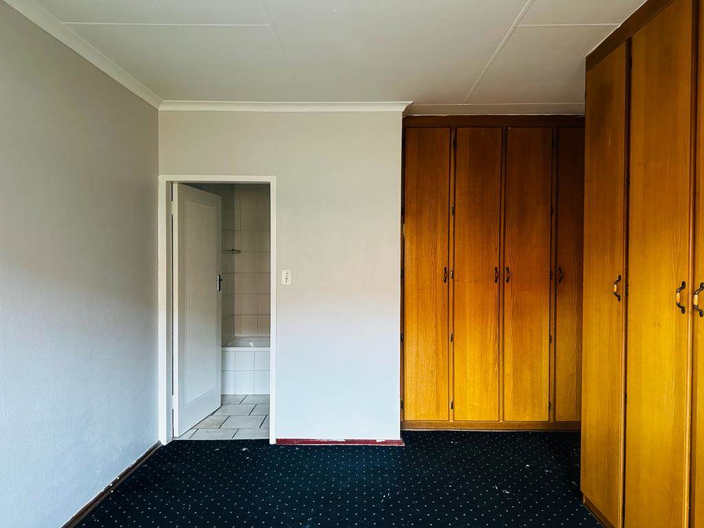 3 Bed Townhouse in Dalpark Ext 1 photo number 10