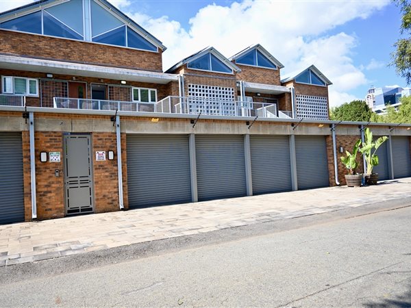 991  m² Commercial space in Parkmore