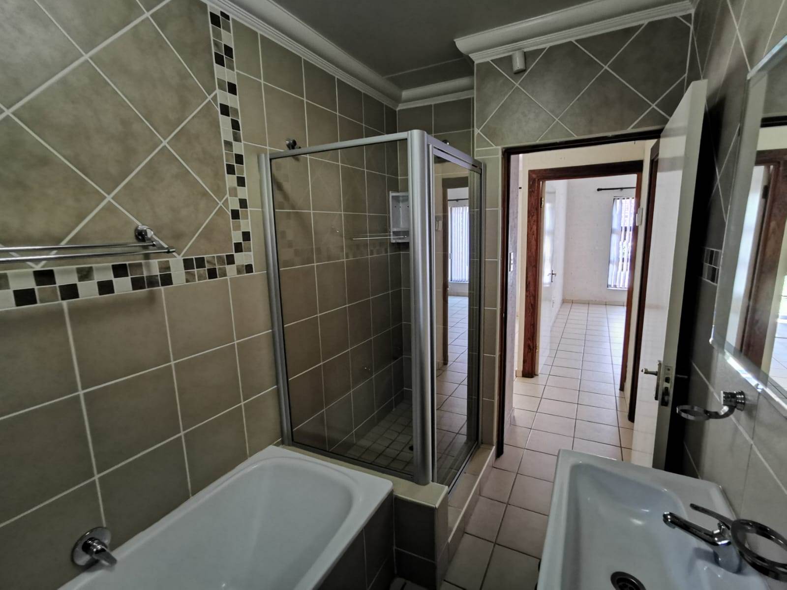 2 Bed Apartment in Boksburg North photo number 15