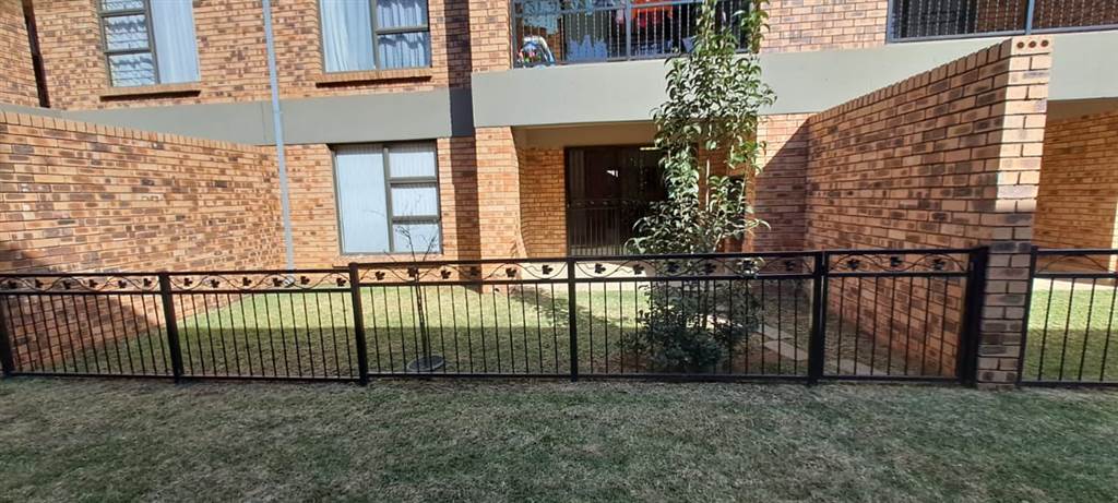 2 Bed Apartment in Boksburg North photo number 21