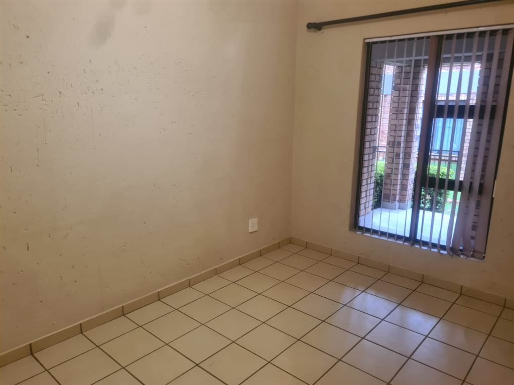 2 Bed Apartment in Boksburg North photo number 19