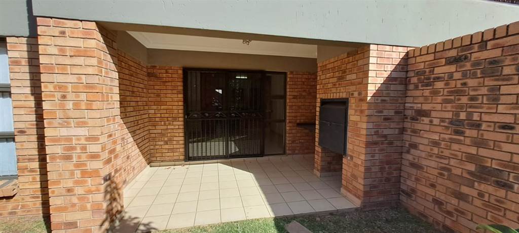 2 Bed Apartment in Boksburg North photo number 22