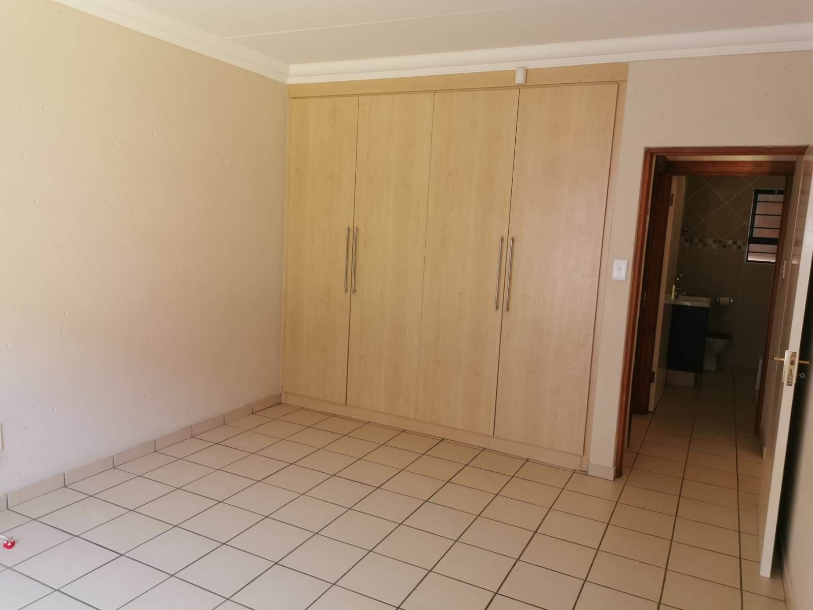 2 Bed Apartment in Boksburg North photo number 8