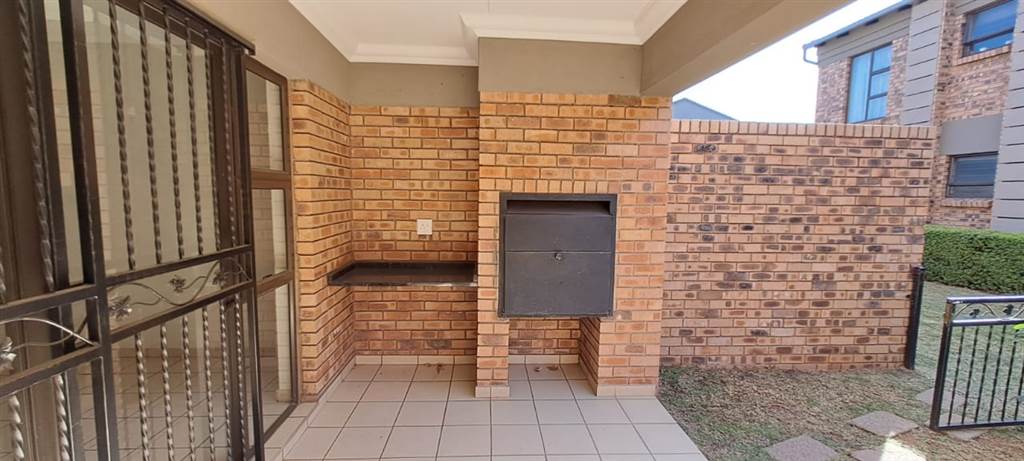 2 Bed Apartment in Boksburg North photo number 23