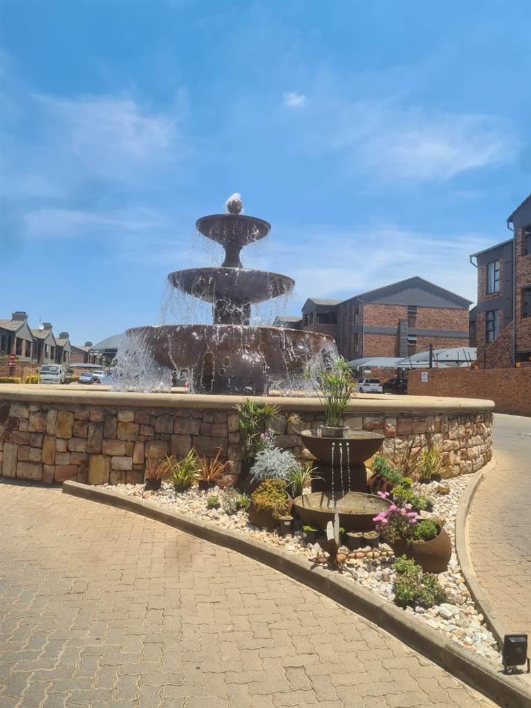 2 Bed Apartment in Boksburg North photo number 16