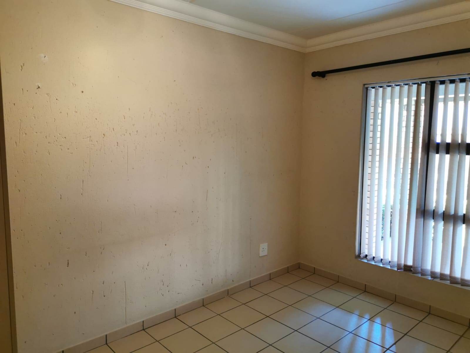 2 Bed Apartment in Boksburg North photo number 9