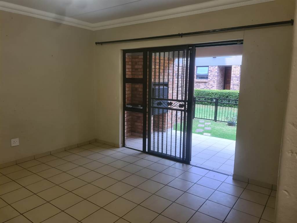 2 Bed Apartment in Boksburg North photo number 20
