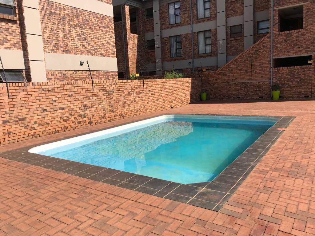 2 Bed Apartment in Boksburg North photo number 12