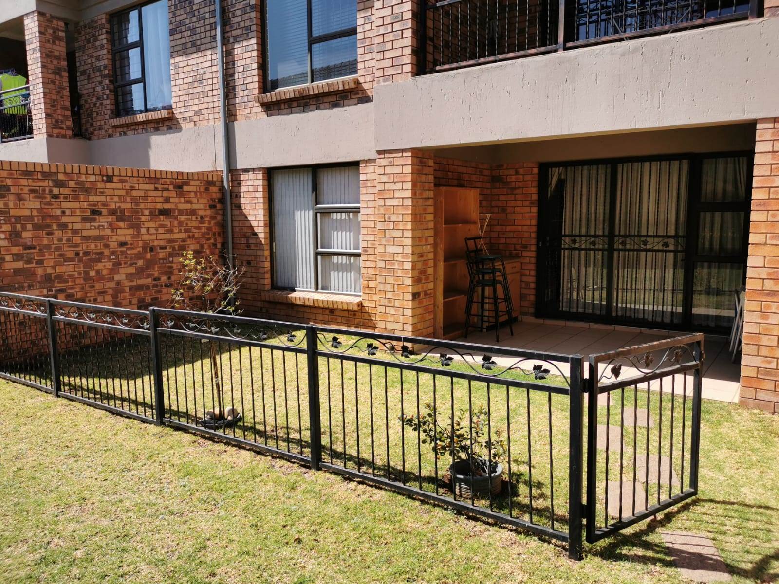 2 Bed Apartment in Boksburg North photo number 2