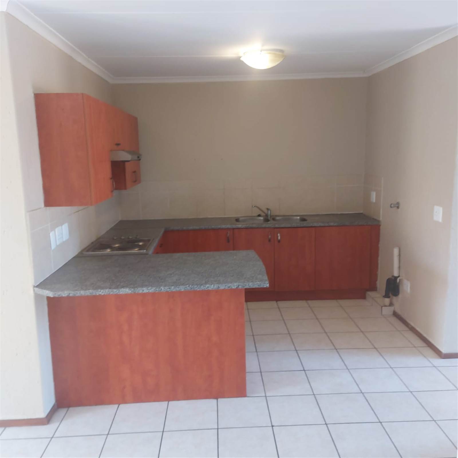 2 Bed Apartment in Boksburg North photo number 5