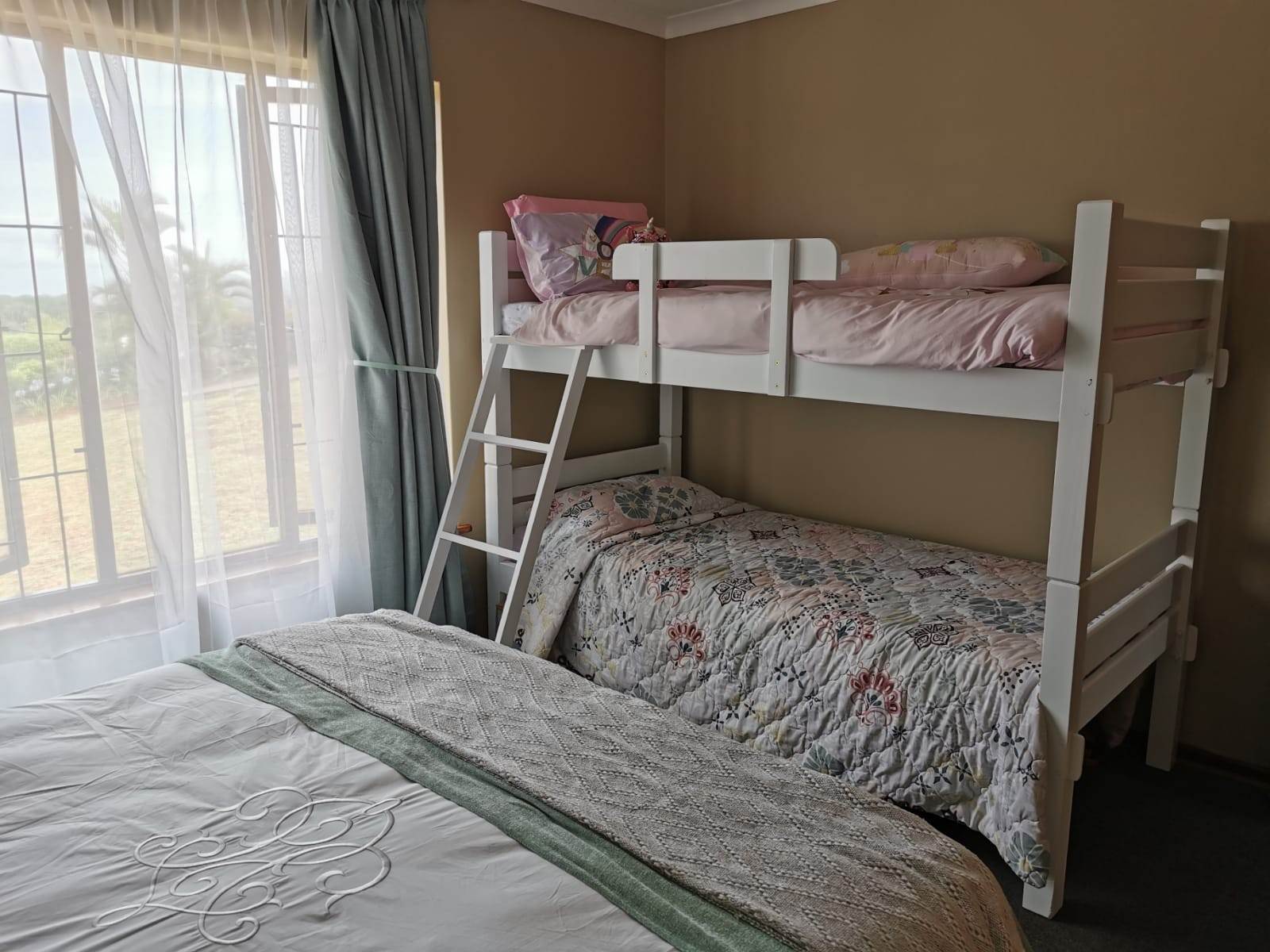 2 Bed Townhouse in Leisure Bay photo number 9