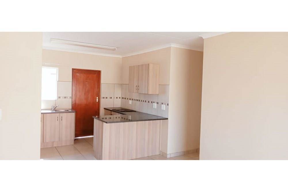 3 Bed House in Waterkloof photo number 10