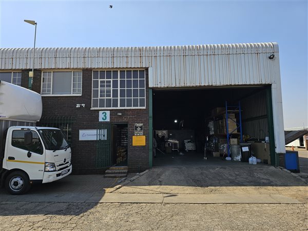 330  m² Industrial space