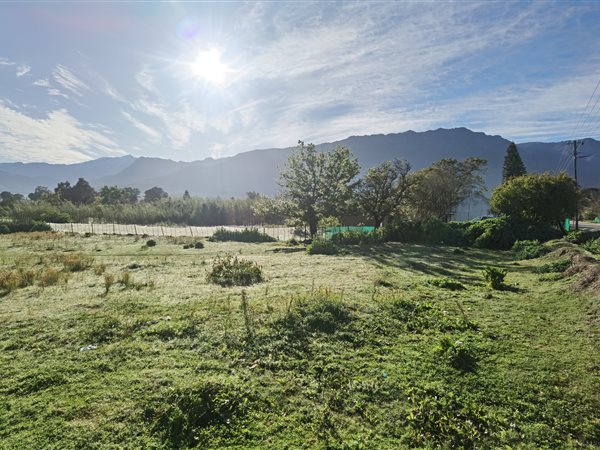 639 m² Land available in Saron