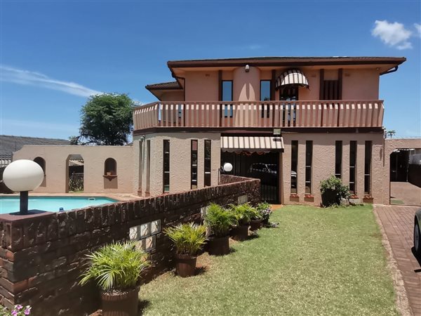 8 Bed House in Isipingo Hills