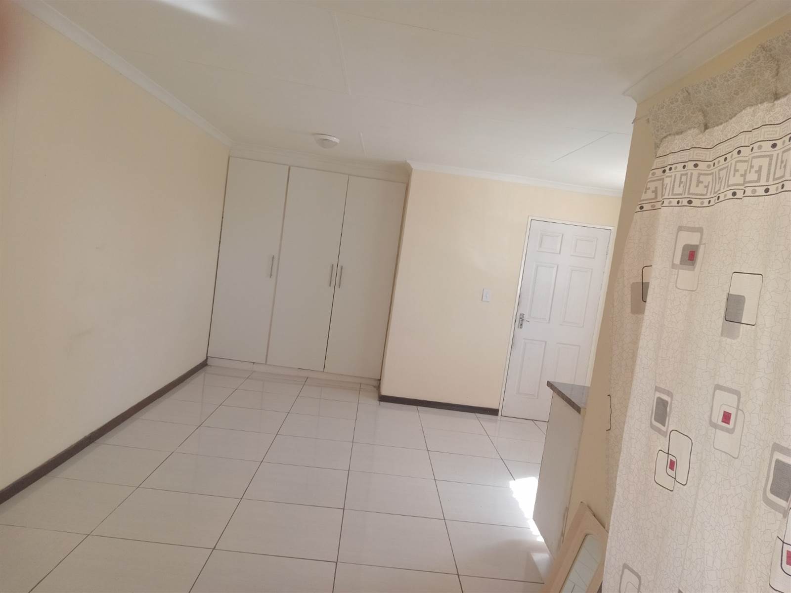 1 Bed Apartment in Meredale photo number 3