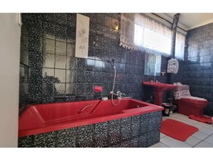 3 Bed Apartment in Jeppestown