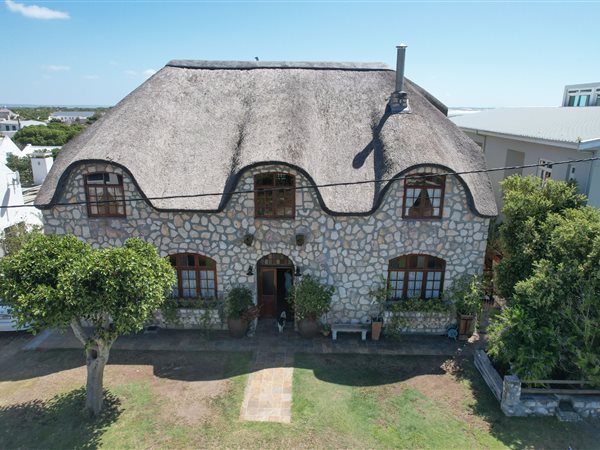 9 Bed House in Arniston