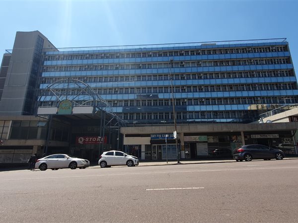 581  m² Commercial space