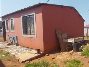 2 Bed House in Etwatwa