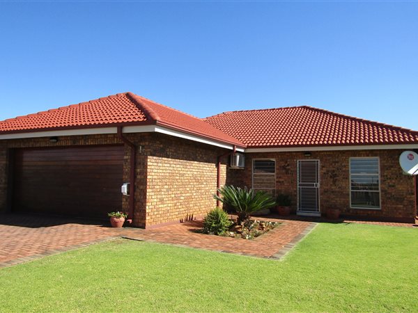 4 Bedroom House 4 Bedroom House