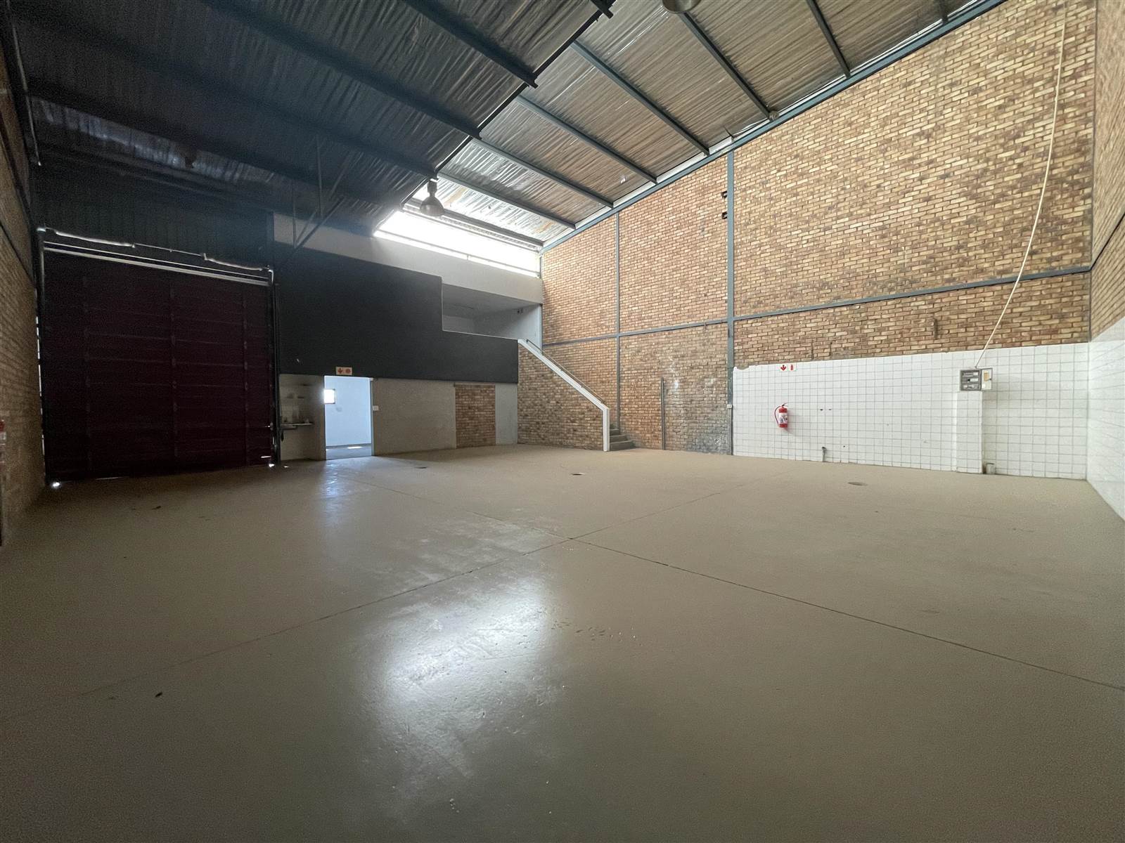 240  m² Industrial space in Driehoek photo number 4