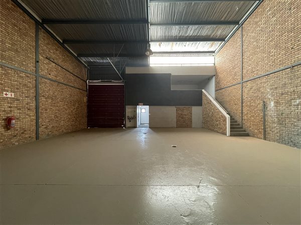 240  m² Industrial space in Driehoek