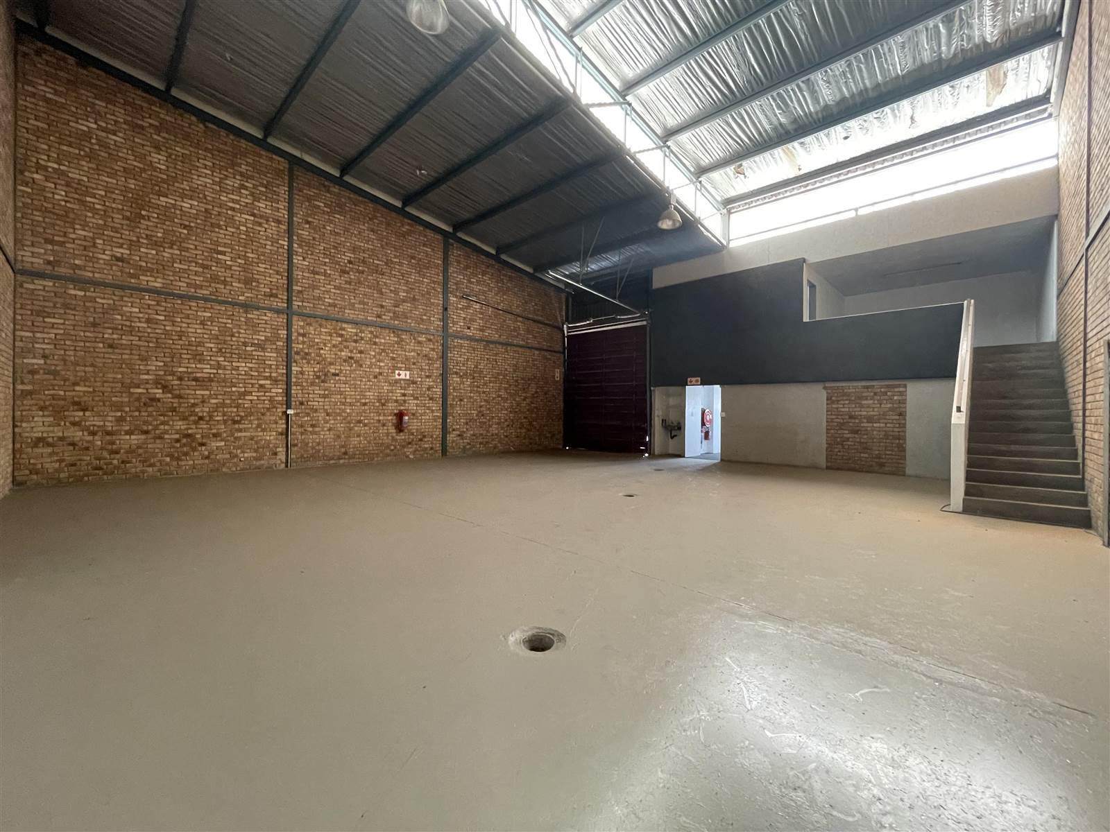 240  m² Industrial space in Driehoek photo number 5