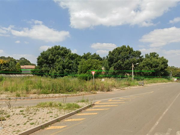 795 m² Land available in Lenasia South