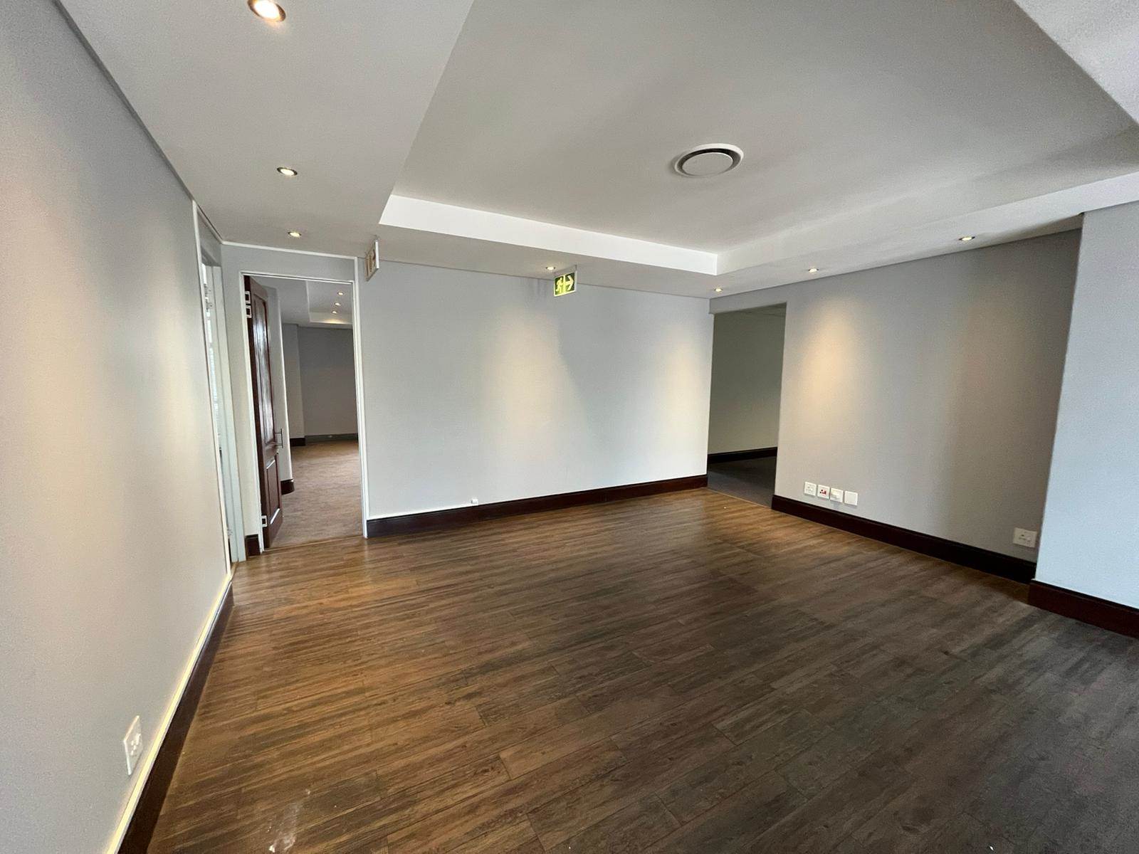 713  m² Commercial space in Bryanston photo number 1