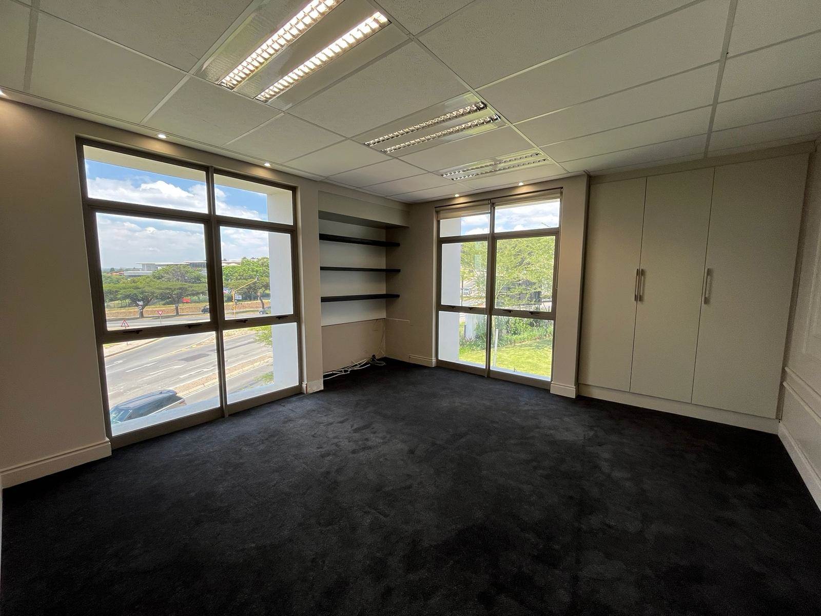 713  m² Commercial space in Bryanston photo number 24