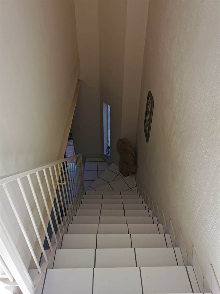 3 Bed Apartment in Murrayfield photo number 15