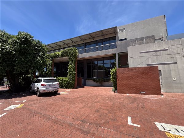 3 770  m² Commercial space