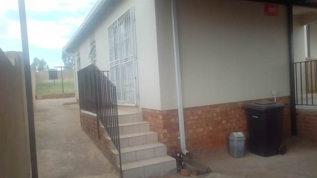 3 Bed House in Mamelodi East photo number 18