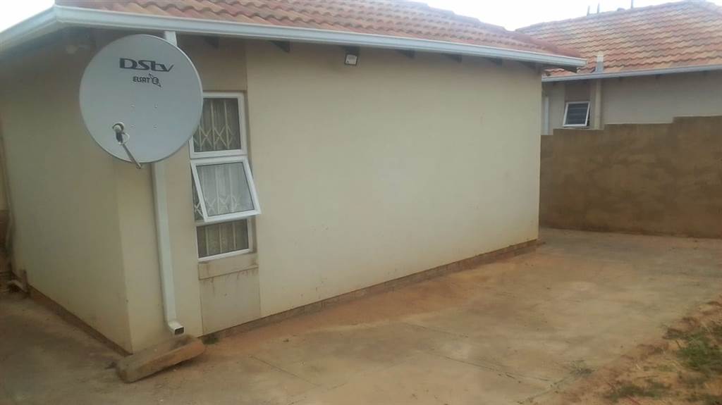 3 Bed House in Mamelodi East photo number 4