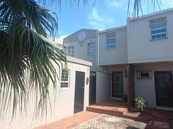 3 Bedroom Townhouse 3 Bedroom Townhouse