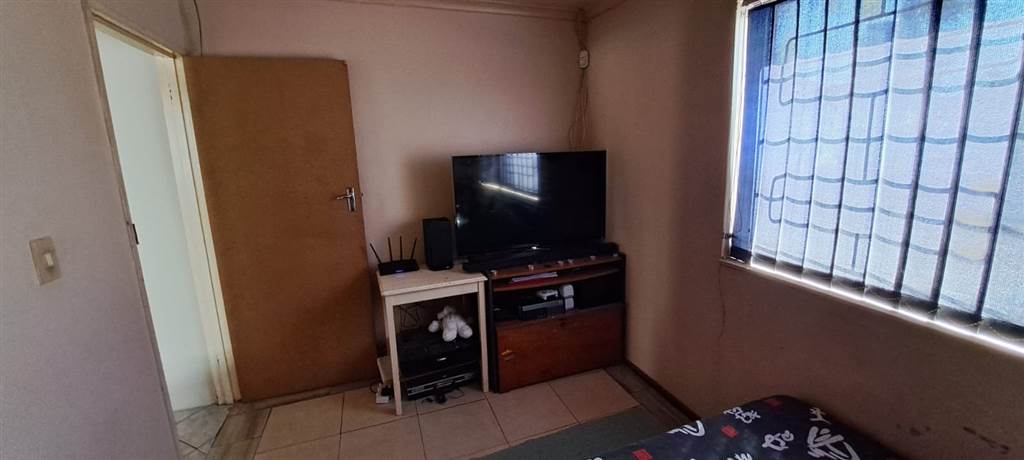 3 Bed House in Strandfontein photo number 8