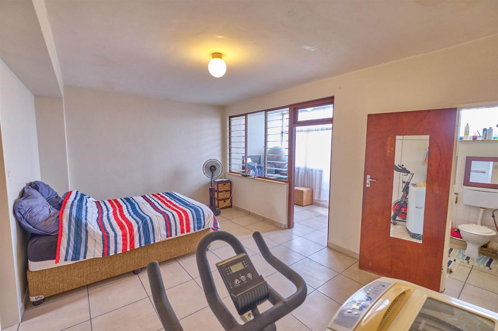 1 Bed Apartment in Amanzimtoti photo number 14