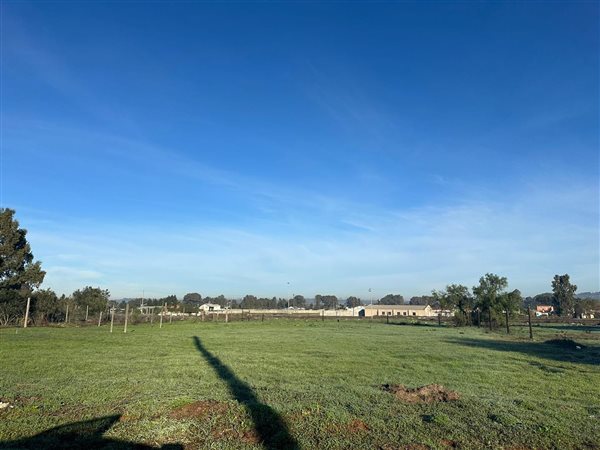 1 726 m² Land