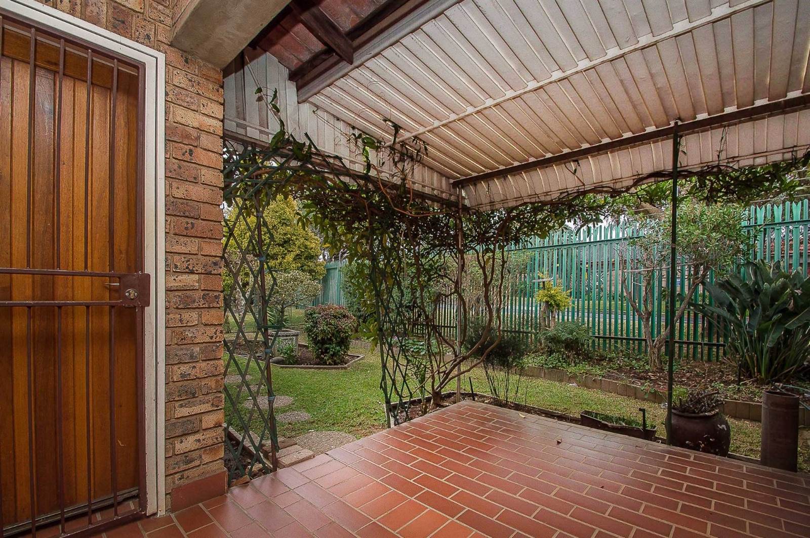 2 Bed Townhouse in Ontdekkers Park photo number 12