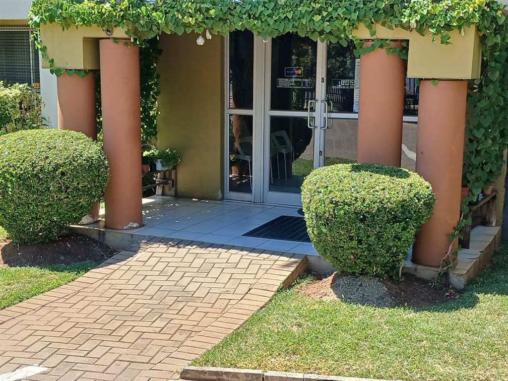 460  m² Commercial space in Rustenburg Central photo number 1