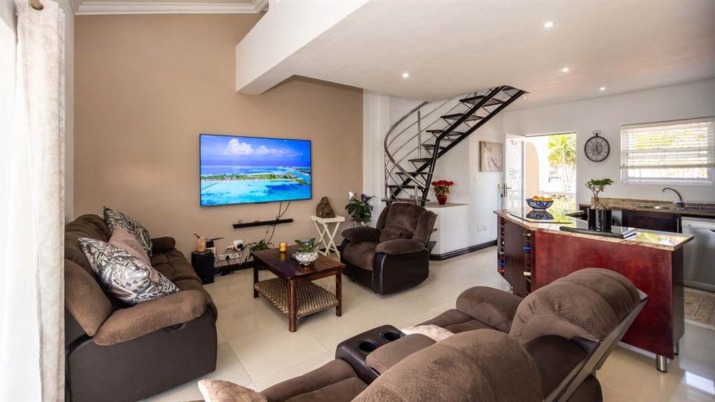 2 Bed Apartment in La Lucia photo number 3