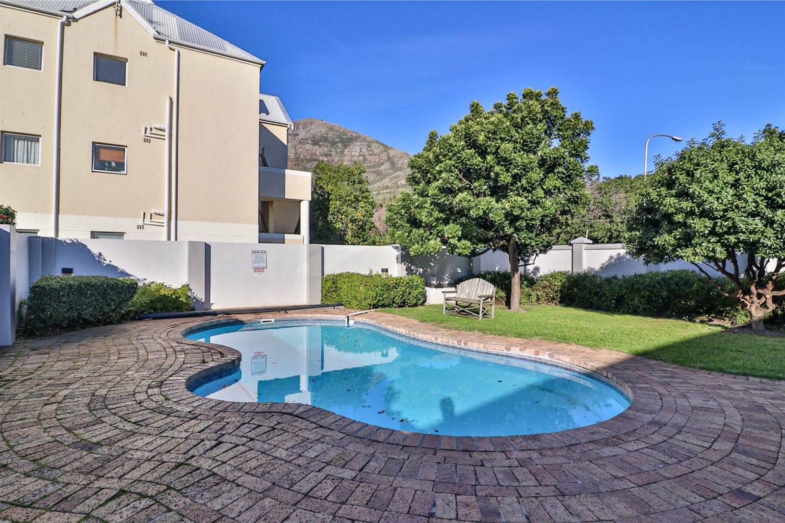2 Bed Apartment in Hout Bay and surrounds photo number 18