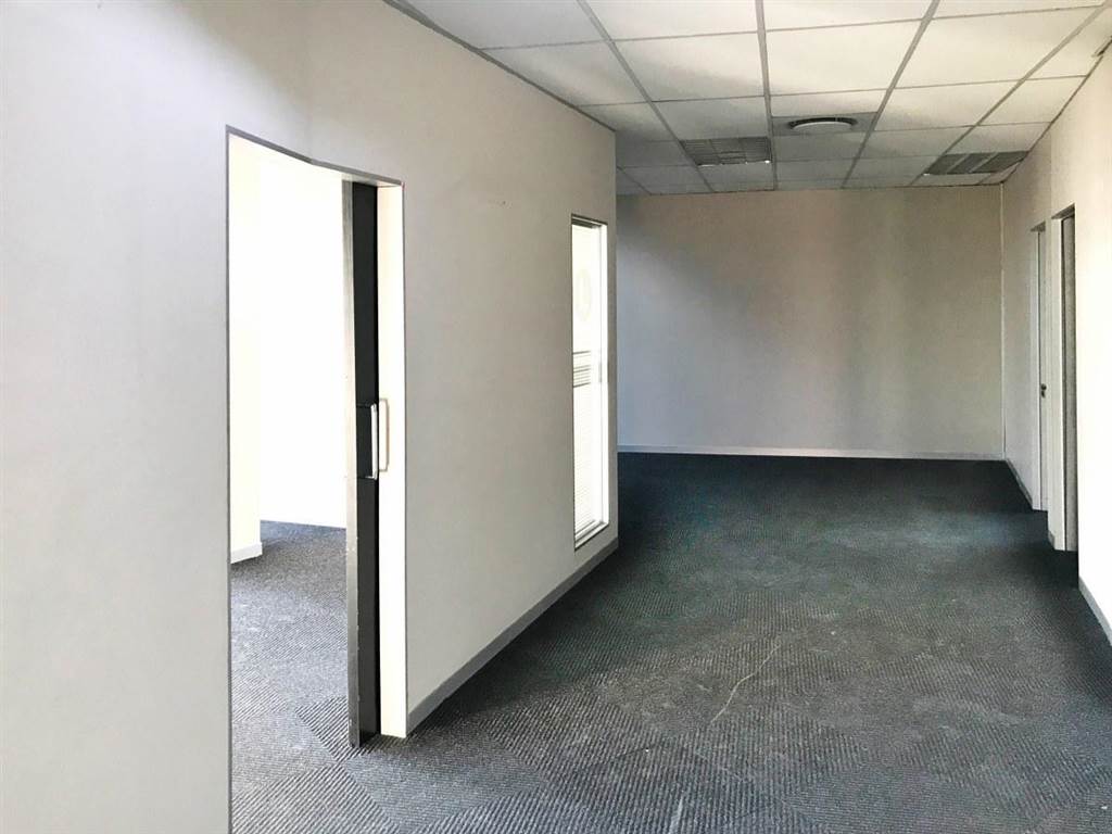 636  m² Office Space in Bedfordview photo number 5