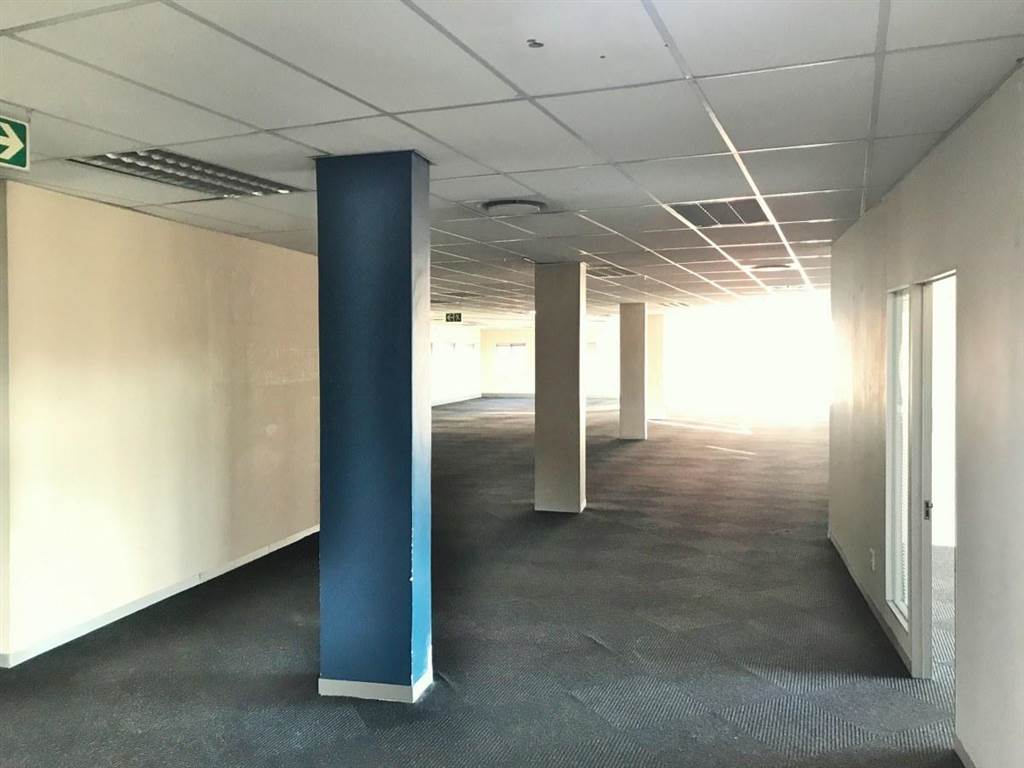 636  m² Office Space in Bedfordview photo number 4