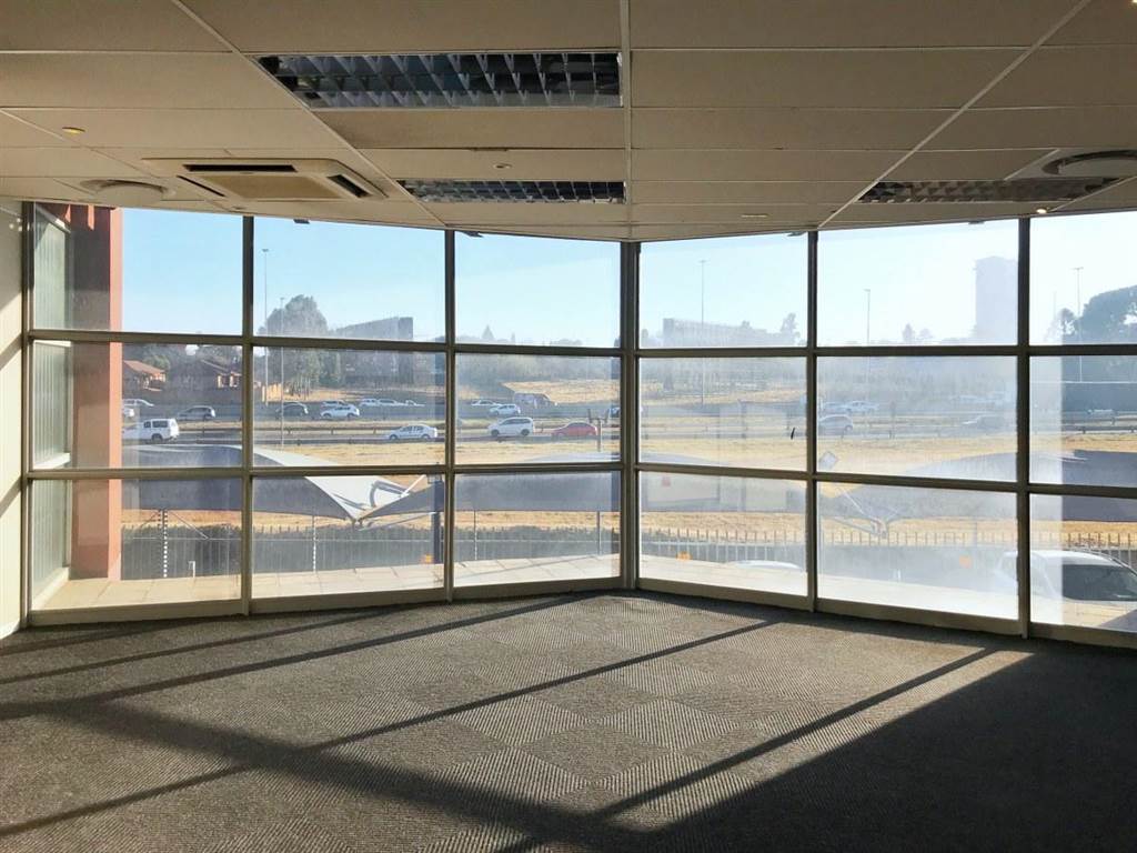 636  m² Office Space in Bedfordview photo number 14