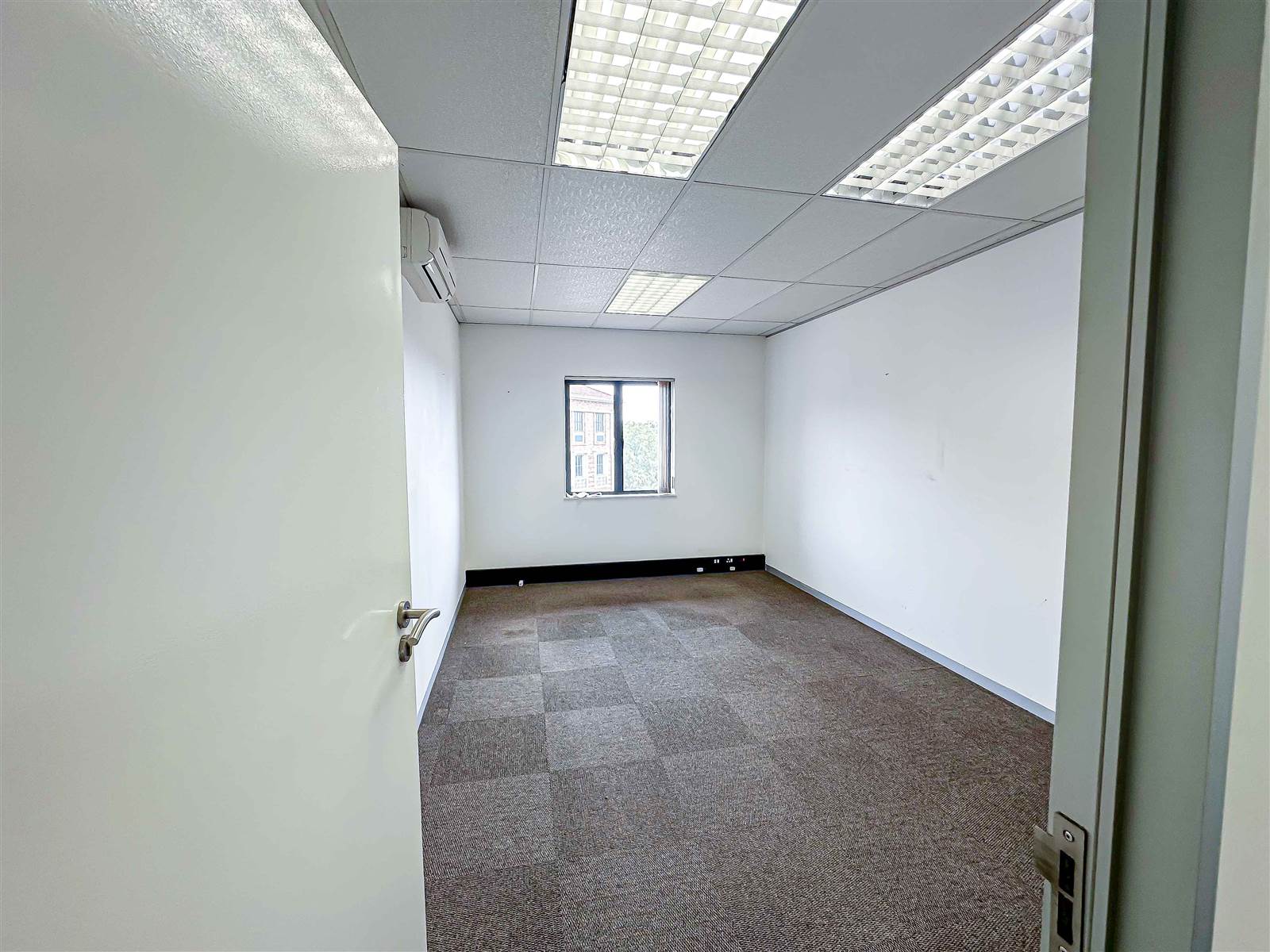 246  m² Commercial space in Bryanston photo number 16