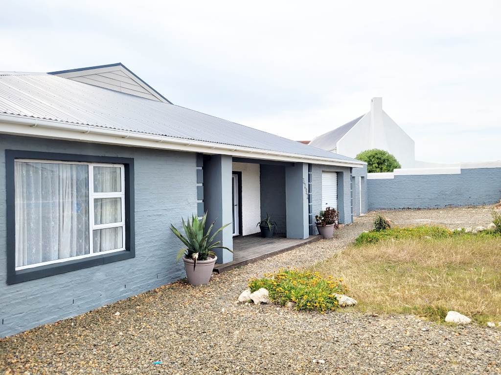 4 Bed House in Struisbaai photo number 1